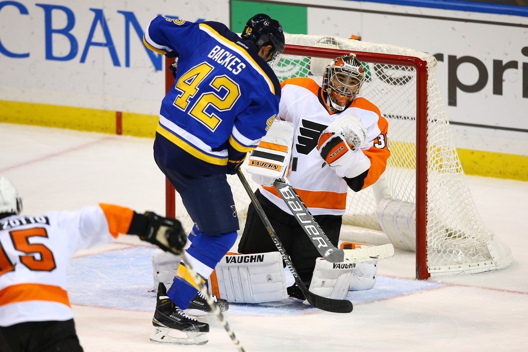 Brankář Flyers Michal Neuvirth pochytal 41 střel