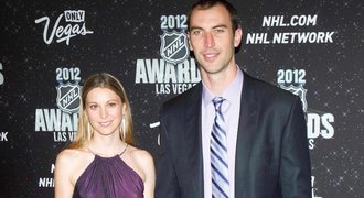 FOTO: Hvězdy NHL si pro ceny přišly i se svými kráskami