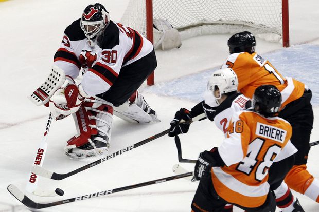 Gólman New Jersey Devils předvedl vytříbenou techniku holí Gólman New Jersey Devils předvedl vytříbenou techniku holí