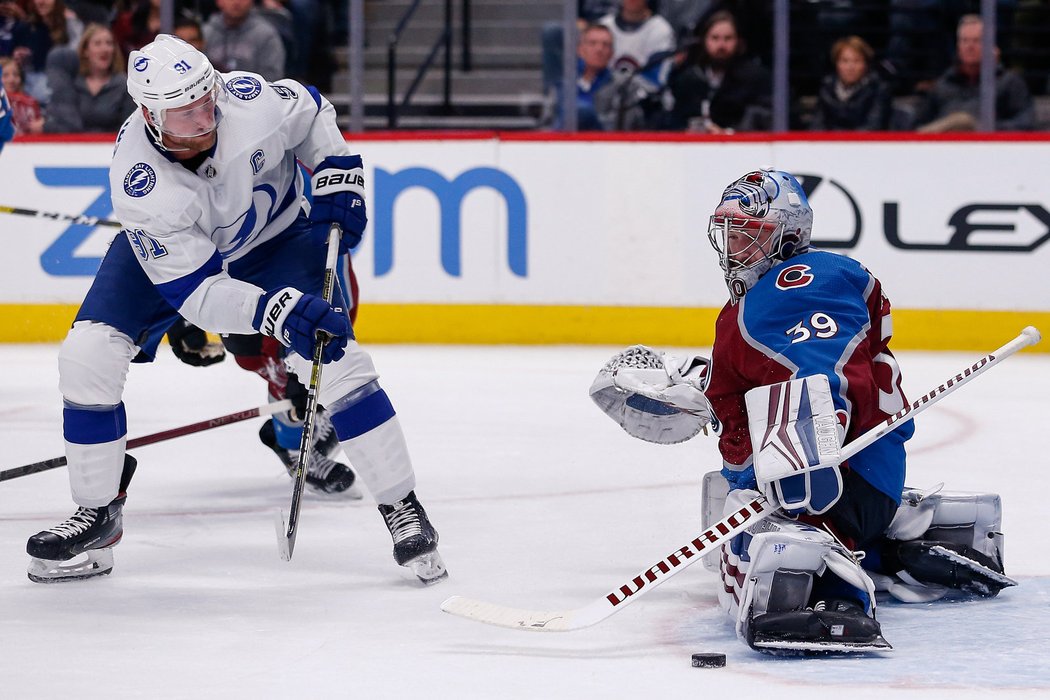 Steven Stamkos ve velké šanci na Pavla Francouze nevyzrál.