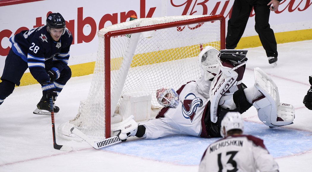 Francouzův náhradník Adam Werner při svém debutu v NHL předvedl 40 zákroků a neinkasoval ani jednou.