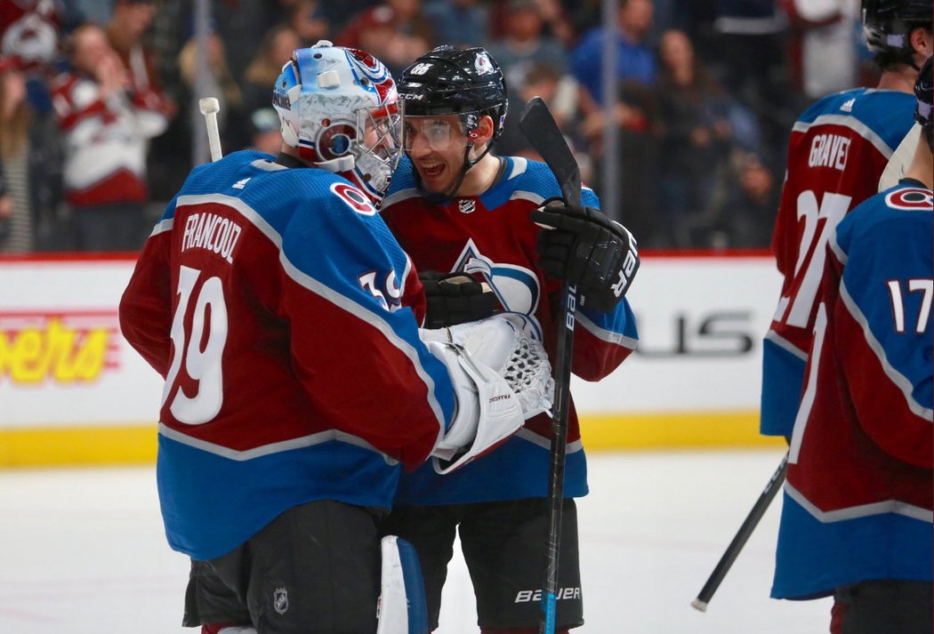 Pavel Francouz předvedl v sobotním utkání NHL 39 zákroků, dovedl Colorado k výhře 4:2 nad Columbusem a byl zvolen druhou hvězdou zápasu.