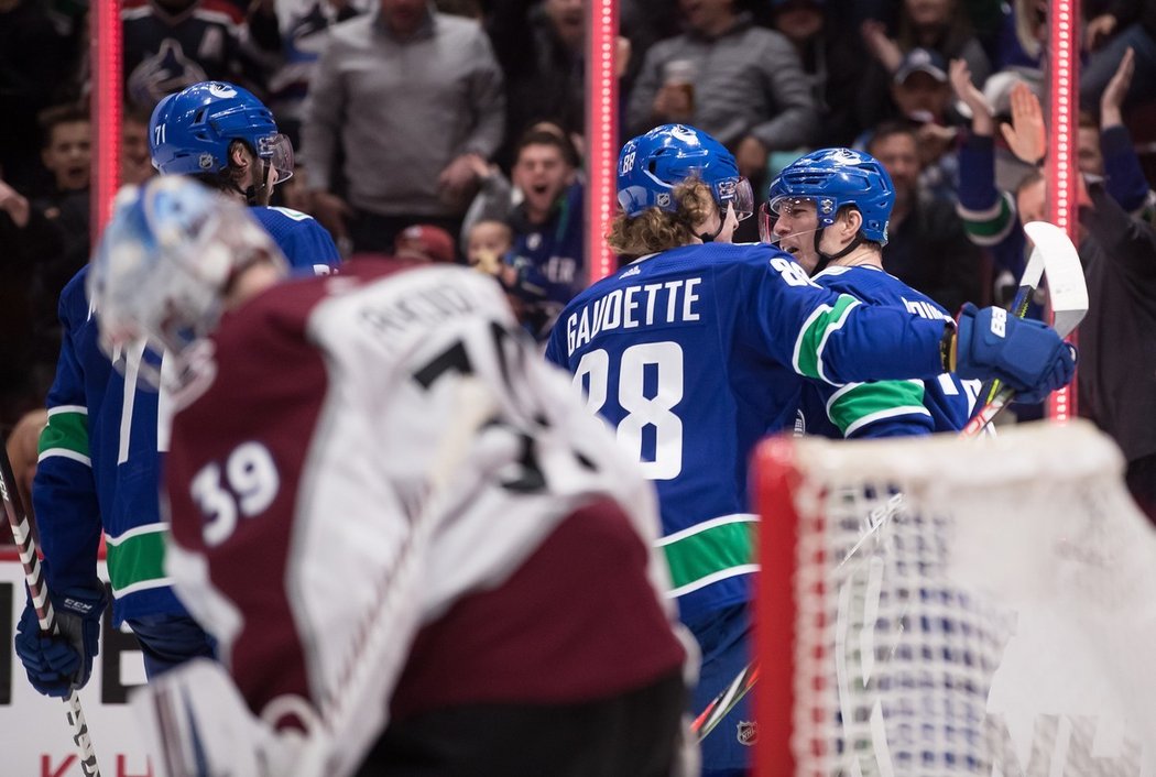 Avalanche prohráli zápas, v němž se mohli v čele Západní konference dotáhnout právě na Blues, vysoko 3:6.