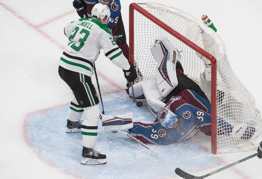 Pavel Francouz nastoupil do třetího utkání play off NHL v kariéře a ani napotřetí neuspěl.