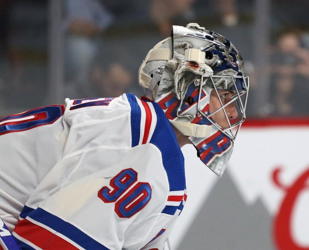 Alexandar Georgiev předvedl při svém debutu v NHL 38 úspěšných zákroků