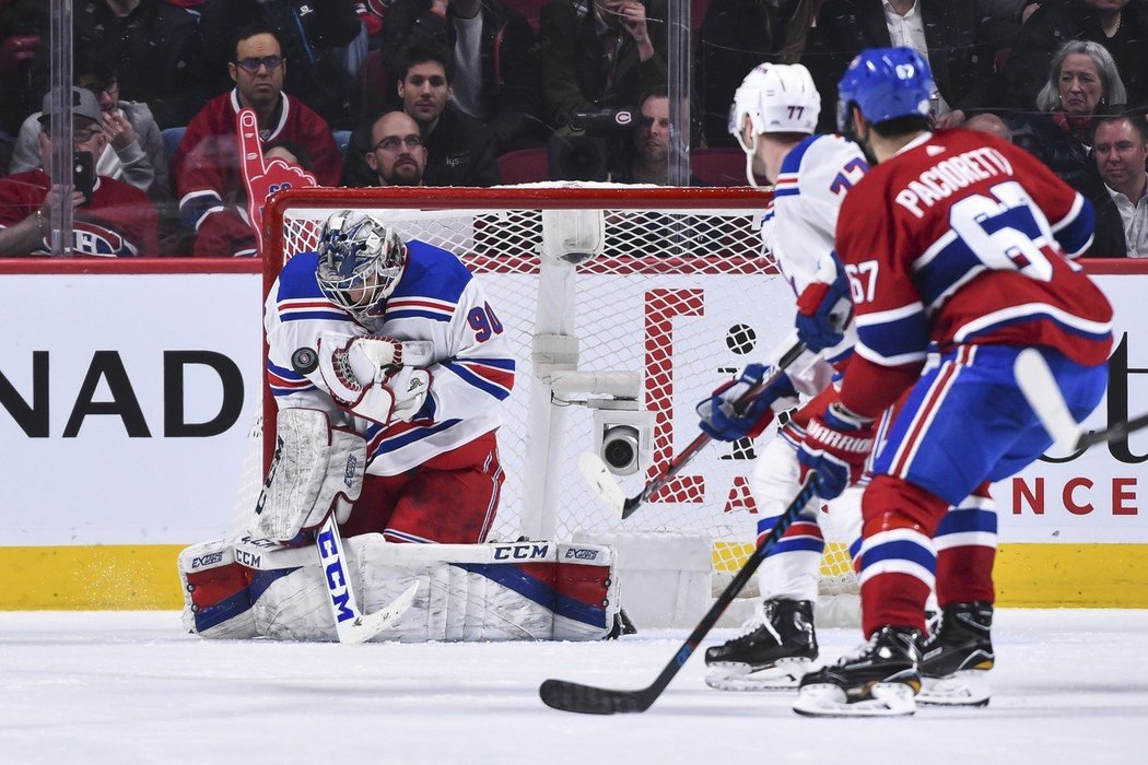 Alexandar Georgiev předvedl při svém debutu v NHL 38 úspěšných zákroků