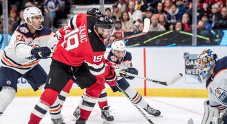 Zápas NHL ve Švédsku vyhrálo New Jersey, Zacha proti Edmontonu nebodoval