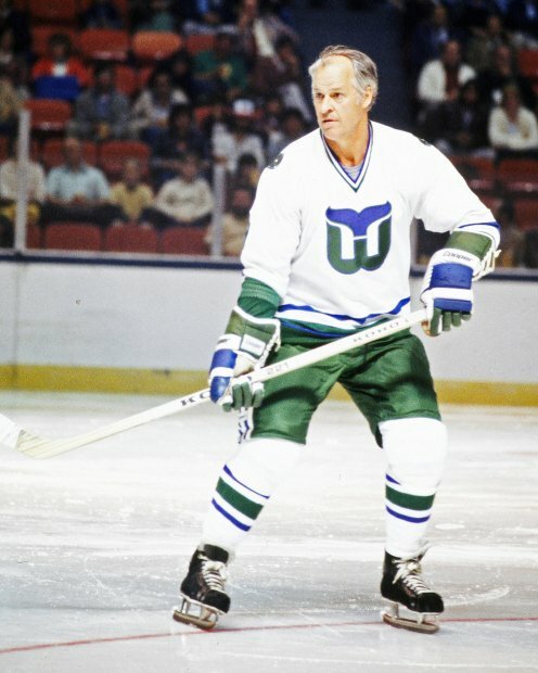 Gordie Howe se s profesionální kariérou rozloučil odehráním kompletní sezony v NHL za Hartford