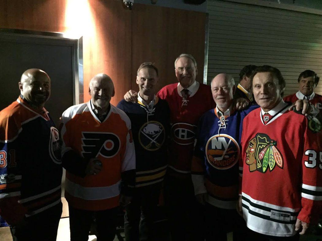 Legendární gólmanská fotka. Zleva Grant Fuhr, Bernie Parent, Dominik Hašek, Ken Dryden, Billy Smith a Tony Esposito