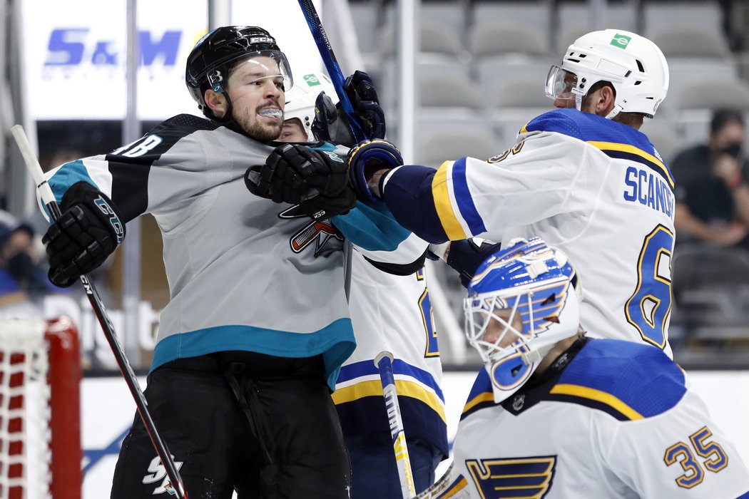 Tomáš Hertl v utkání proti St. Louis