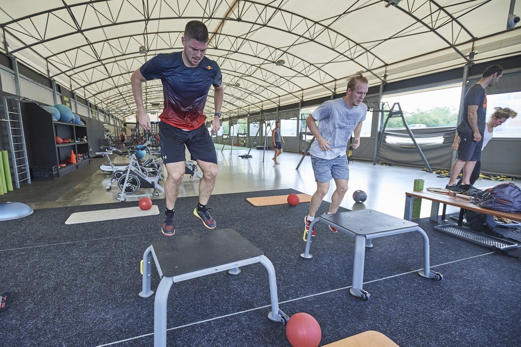 Dřina v posilovně zaplní Tomáši Hertlovi velkou část léta