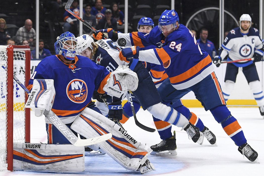 Thomas Greiss zastavil 35 střel Winnipegu a Islanders mají první výhru