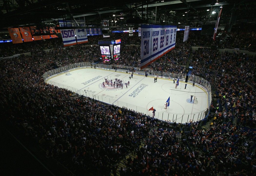 Nassau Veterans Memorial Coliseum legendární hala New Yorku Isladers, kde tým slavil zisk čtyř Stanley Cupů