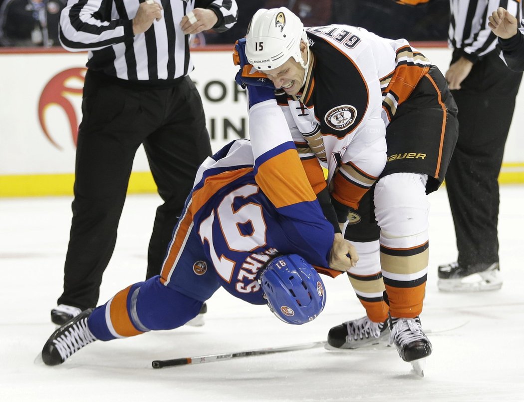 Kapitáni v sobě! Takhle se pobili John Tavares a Ryan Getzlaf