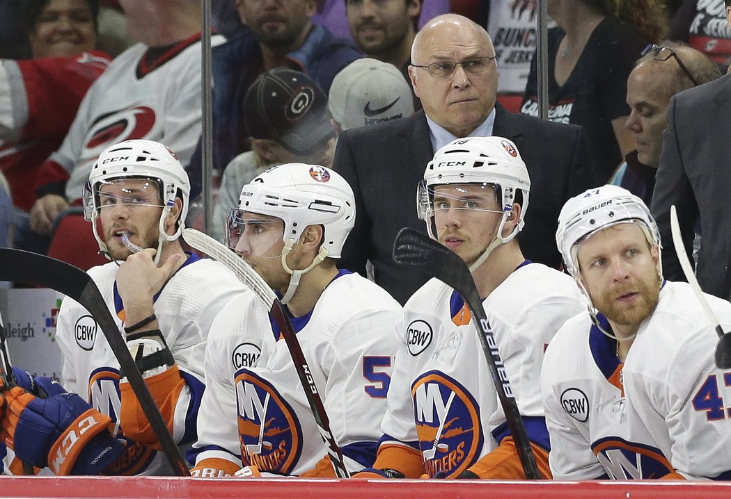 Překvapení hokejisté Islanders ani potřetí nedokázali najít na Carolinu recept