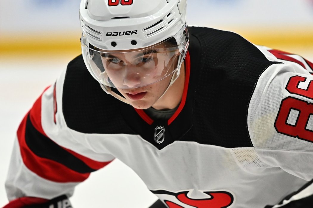 Jack Hughes v první sezoně v NHL zaznamenal z pozice jedničky draftu jen 21 bodů.