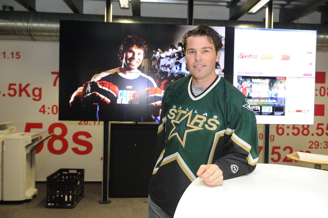 Jaromir Jagr tried new Dallas Stars dress during visit in Sport daily visit