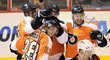 Radost hokejistů Philadelphie Flyers z Jágrova gólu