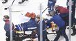 Obránce Toronta se udeřil v pádu hlavou do kolena Olivera Bjorkstranda a po dlouhém ošetření opustil led na nosítkách.