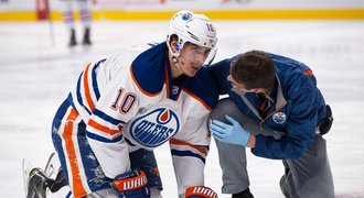 NEŠIKA rozhodčí: V NHL bizarně zranil útočníka Edmontonu