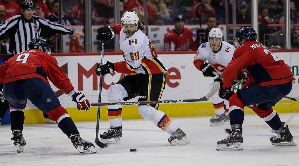 Jaromír Jágr přihrávkou pomohl k výhře Calgary ve Washingtonu 4:1.