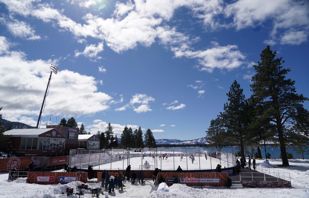 NHL zavítala k jezeru Tahoe. V sobotu se zde střetli hokejisté Colorada a Vegas