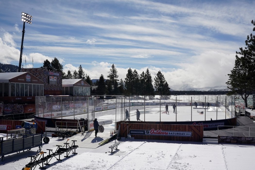 Areál pro zápasy NHL Outdoors u jezera Tahoe