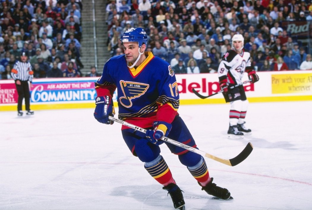 Za sedm klubů v NHL si v kariéře zahrál Joe Murphy, v St. Louis působil v letech 1997-98