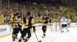 Radost hráčů Penguins z úvodní branky druhého finále Stanley Cupu.