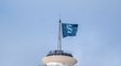 Sekundární logo je pak představováno kotvou, která se směrem nahoru mění v typický znak Seattlu – věž Space Needle.