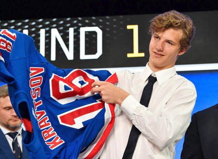 18letý ruský supertalent Vitali Kravtsov byl pro Rangers jednoznačně první mužem na draftu 2018.