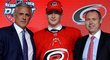 Robert Kron (vpravo) na draftu NHL 2017 s útočníkem Martinem Nečasem a tehdejším GM Caroliny Ronem Francisem. Nyní budou Kron i Francis pracovat pro nováčka ze Seattlu