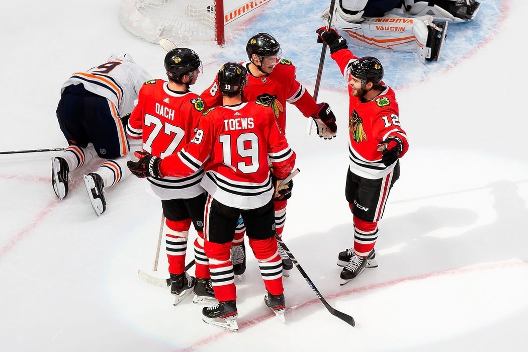 Chicago zdolalo díky trefě Dominika Kubalíka Edmonton 3:2, sérii uzavřelo v poměru 3:1 na zápasy a postoupilo do prvního kola play off NHL.