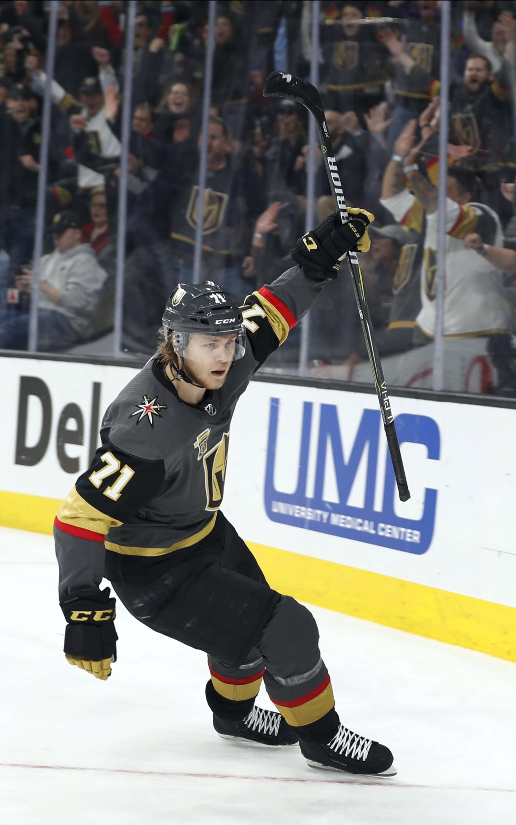 William Karlsson slaví svůj gól do sítě Calgary