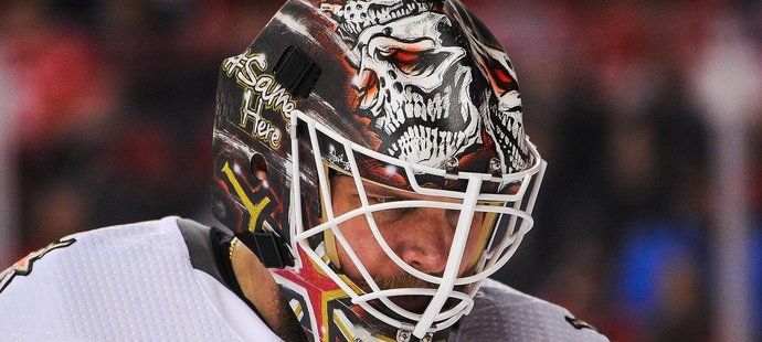 Robin Lehner měl těžké psychické problémy. Boj s nimi si vyobrazuje i na své masky.