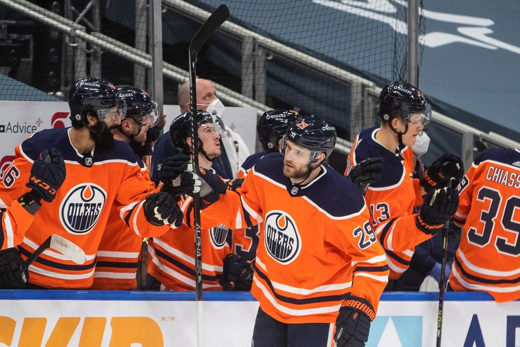 Leon Draisaitl řídil vysokou výhru Edmontonu nad Ottawou 7:1, rodák z Kolína nad Rýnem si připsal pět bodů za tři branky a dvě přihrávky.