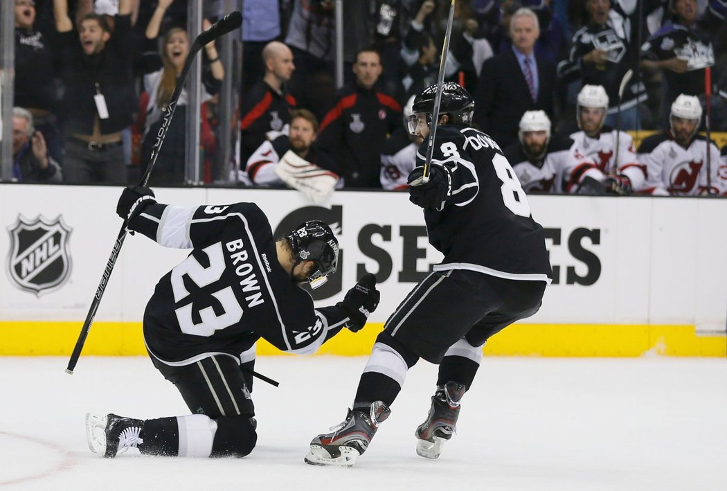 Dustin Brown byl v rozhodujícím utkání ten pravý kapitán.