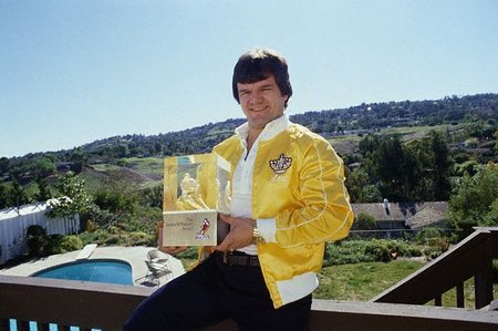 Marcel Dionne dvakrát získal Lester B. Pearson Award. Trofej pro nejužitečnějšího hráče ligy, jehož volí sami hráči