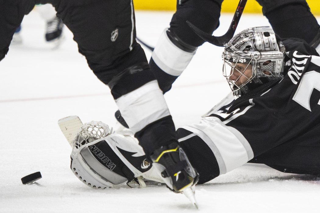 Jonathan Quick pochytal proti Dallasu celkem 14 střel