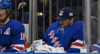 Lundqvist na třetí koleji. Naprosto nedůstojné, soptí hvězda. Co bude dál?