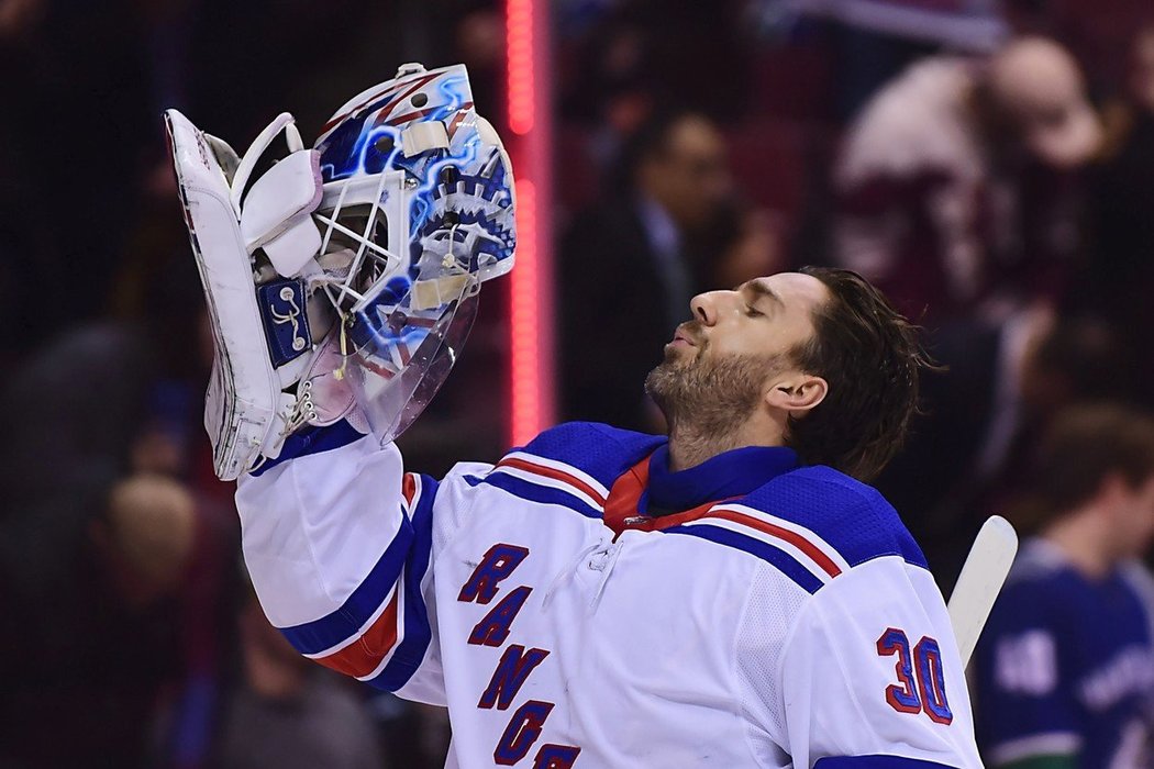 Henrik Lundqvist prožívá nejhorší sezonu v kariéře. Jsou jeho dny v Rangers sečteny?