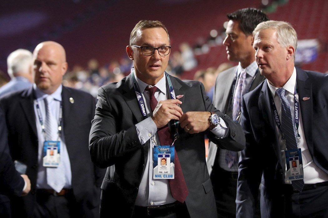 Legendární Steve Yzerman staví v Detroitu tým pro Stanley Cup