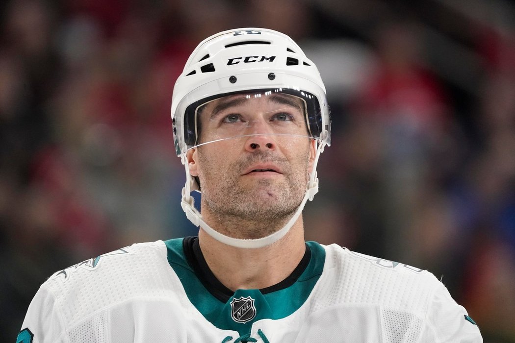 Za 23 let se v NHL nestalo, aby Patrick Marleau neodehrál   (kromě výlukové a předčasně ukončené sezony) méně jak 74 zápasů za ročník