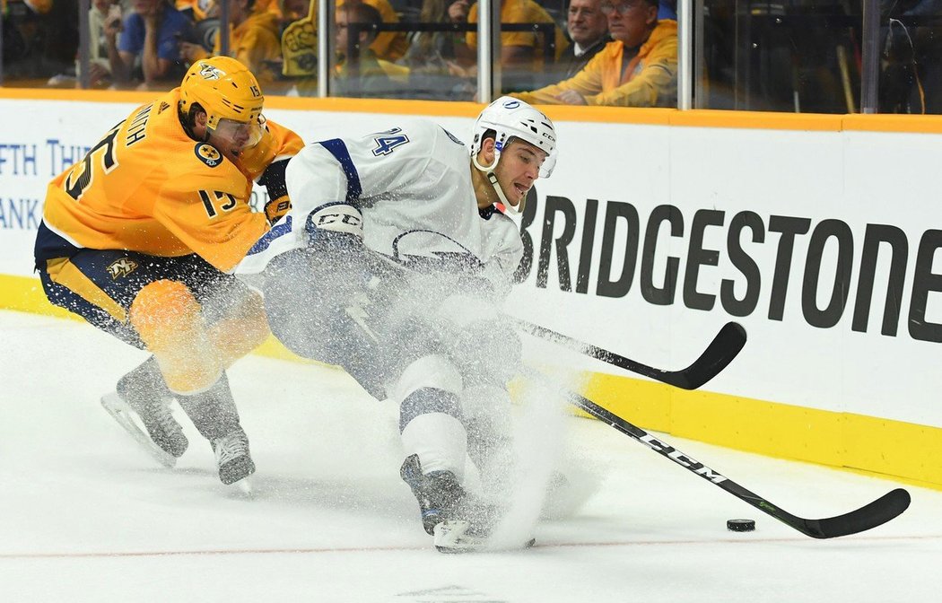 První branku za Tampu Bay zaznamenal obránce Dominik Mašín, který trefou do prázdné branky při power play pečetil vítězství Lightning v Nashvillu 5:1.