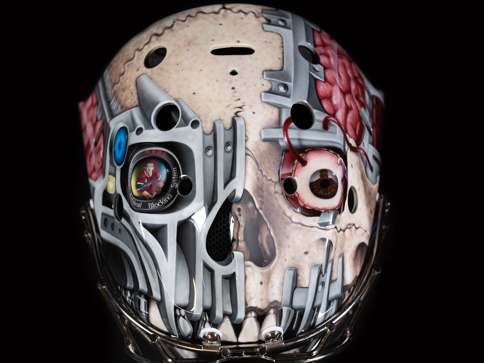 Nová maska Careyho Price s tématikou kyborga Nová maska Careyho Price s tématikou kyborga