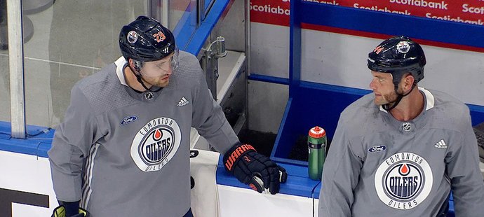 Největší hvězdy Oilers Connor McDavid a Leon Draisaitl se poprvé zapojili do Fáze 2 návratu NHL do akce.