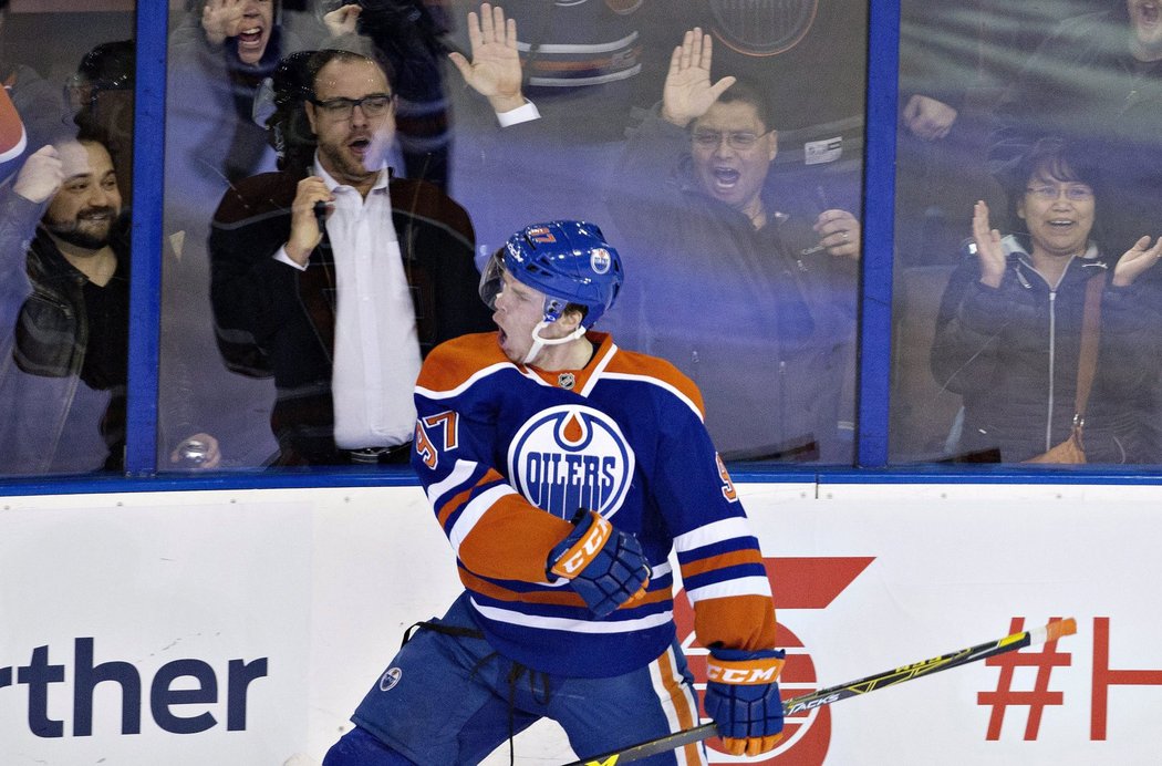 Connor McDavid si proti Torontu připsal první pětibodový večer v kariéře