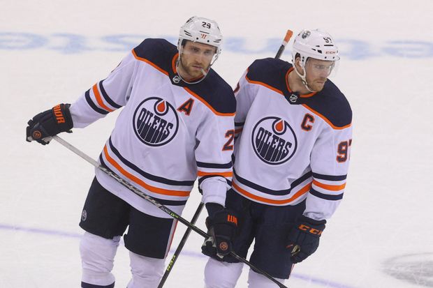 Connor McDavid s parťákem Leonem Draisaitlem Connor McDavid s parťákem Leonem Draisaitlem