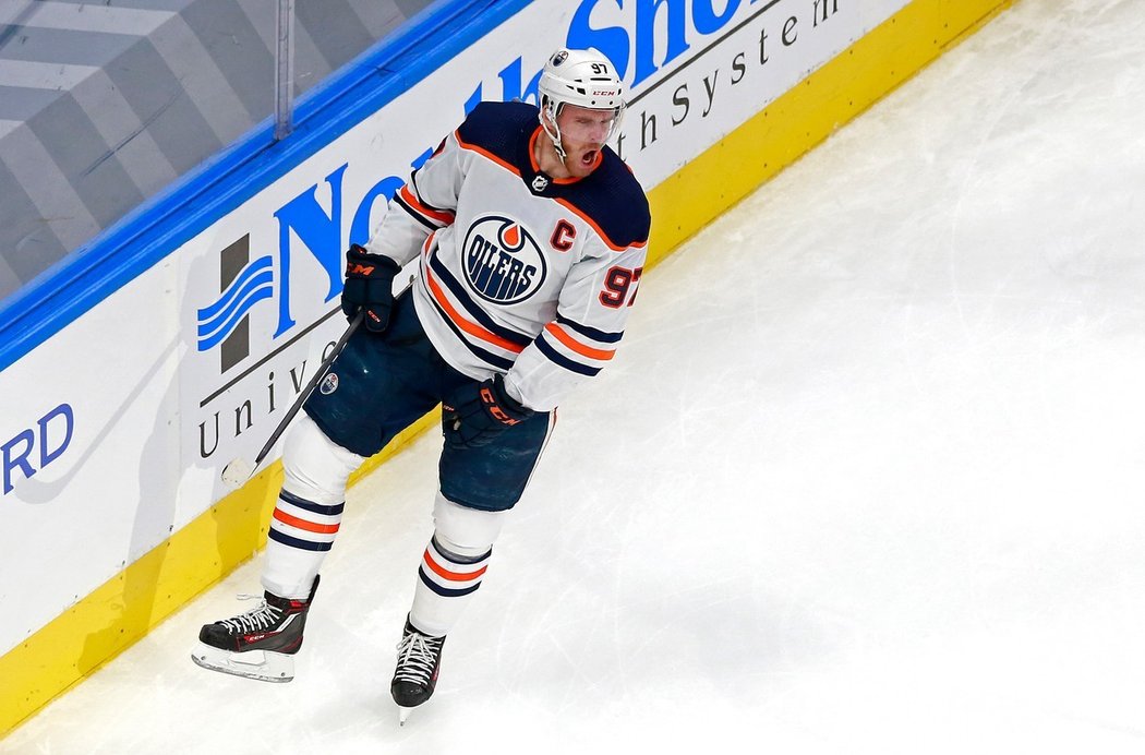 Connor McDavid má královský plat a sbírá spoustu bodů, na výraznější týmový úspěch s Edmontonem ale nedosáhl