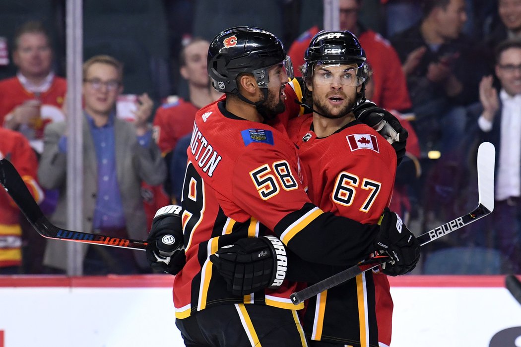 Michael Frolík přispěl prvním gólem v sezoně NHL k výhře Calgary nad Philadelphií 3:1. David Rittich pomohl k úspěchu 21 zákroky.